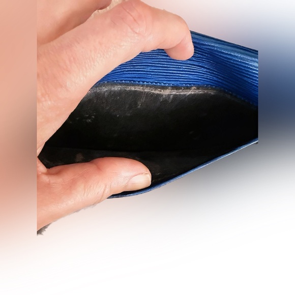 LOUIS VUITTON EPI Clutch - Picture 8 of 12